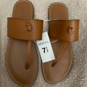 Cognac Leather thong sandals NWT ✨